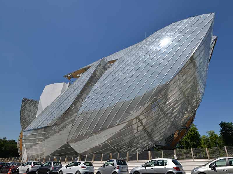 Beautiful Louis Vuitton Foundation art museum in Paris