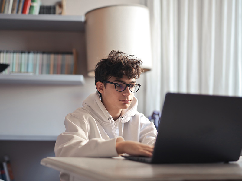 sixteen year old scheduling social media posts